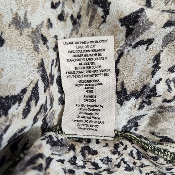 Free People Welcome to the Jungle Animal Print Buttonfront Blouse-Size M - Picture 12 of 13